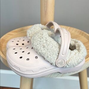 CROCS Cozy Kids Clogs with Fleece Lining - Pink Size 8